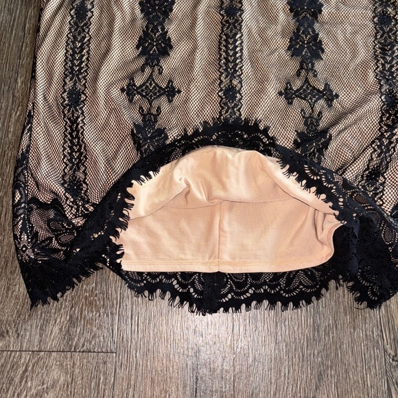 Max Studio size large ladies top  *matching skirt in medium also listed* - Picture 3 of 8